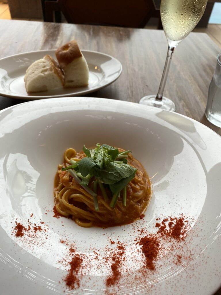 トマトとモッツァレラブッラータ　スパゲッティーニ